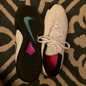 Men’s size 10 Nike tennis shoes